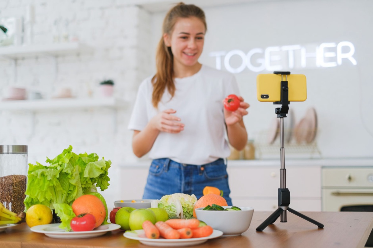 Equipamento de vlogging moderno para criação de conteúdo.