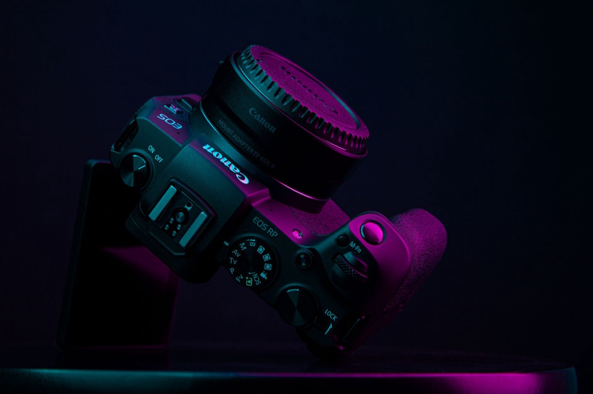 mirrorless camera with lens cap