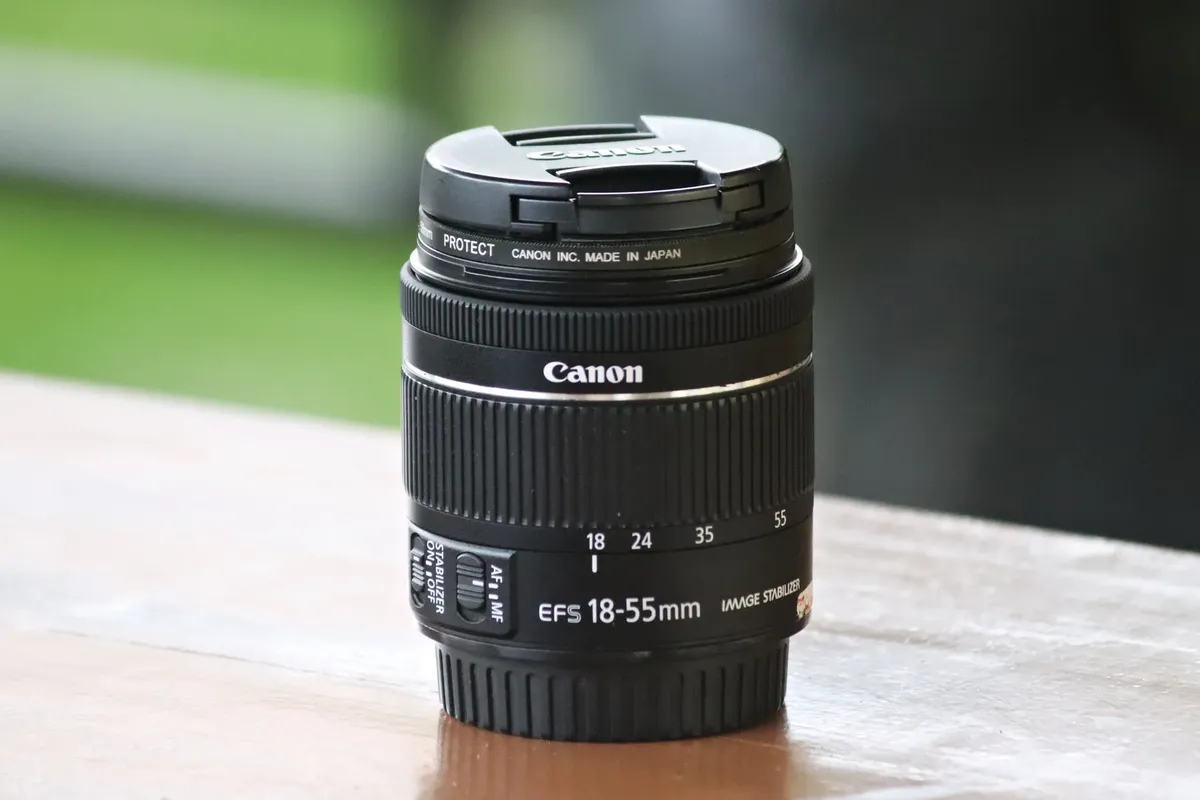 Close-up view of a Canon lens with blurred background, perfect for photography enthusiasts.